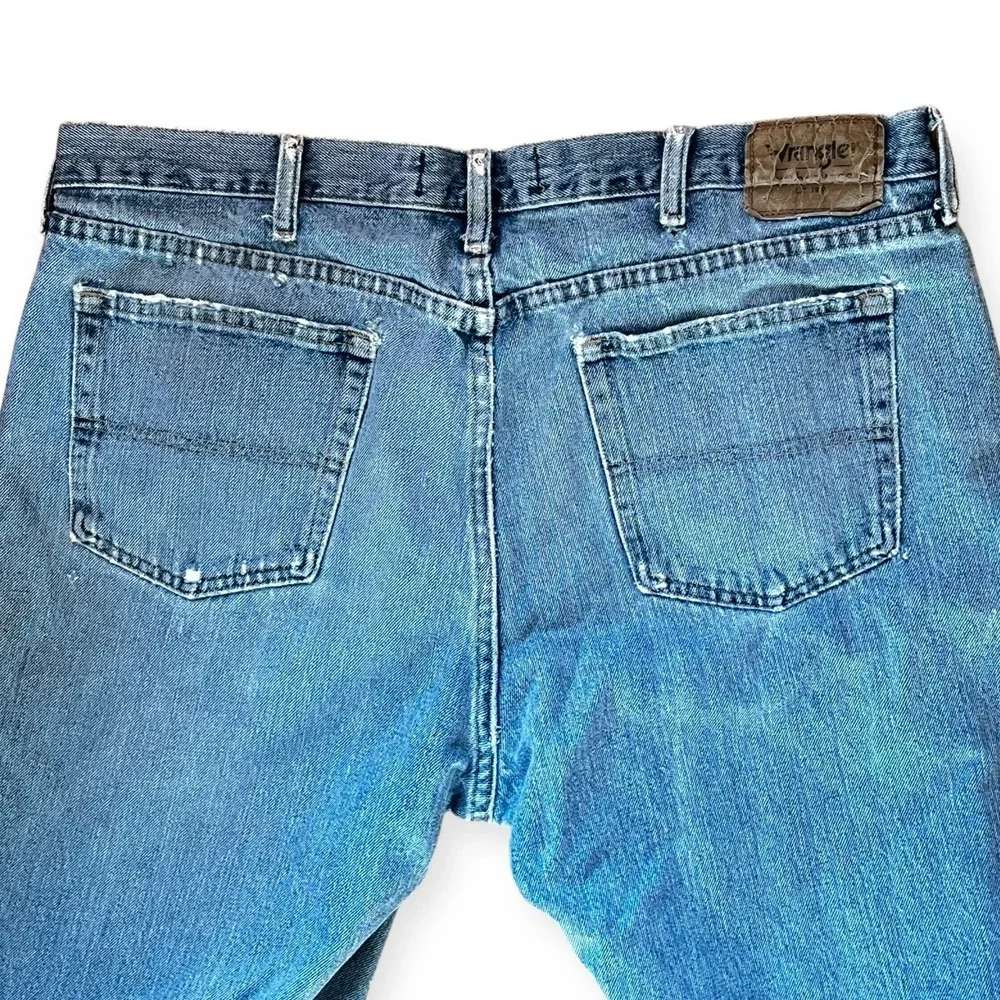 Wrangler Jeans‎ Men's Size 38x32 Relaxed Fit Worn In Distressed Thrashed Work